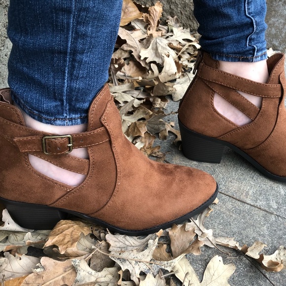 Brown buckled booties - Picture 6 of 7
